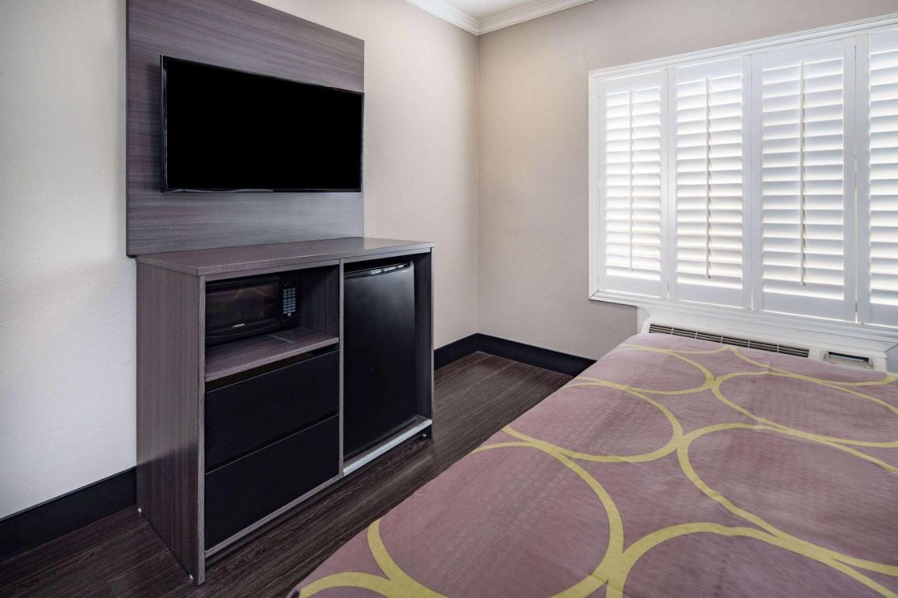 Super 8 By Wyndham North Hollywood Motel Los Angeles Dış mekan fotoğraf